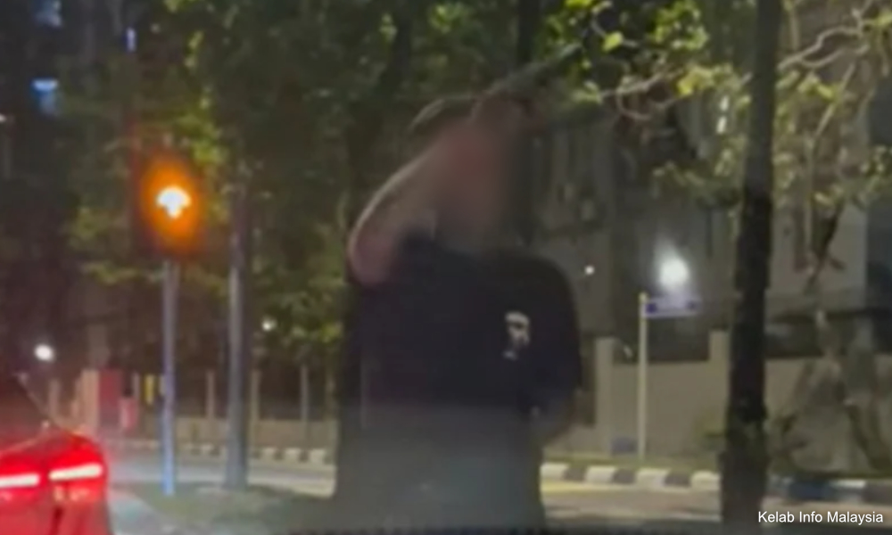 Padah acu pistol tiruan selepas kemalangan, dua ditahan