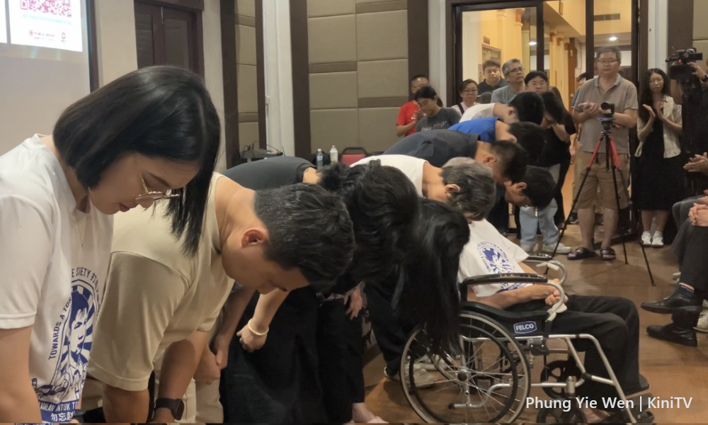 Teoh family returns bow, emphasises 'truth over money'