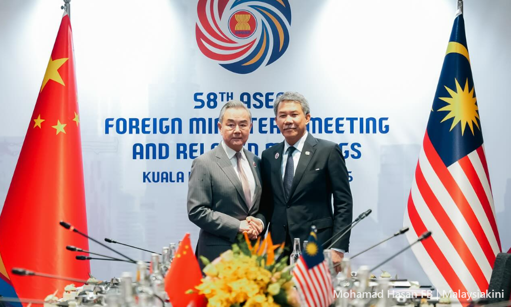 凭一纸信函征收高关税,王毅抨美国“单边霸凌”东盟