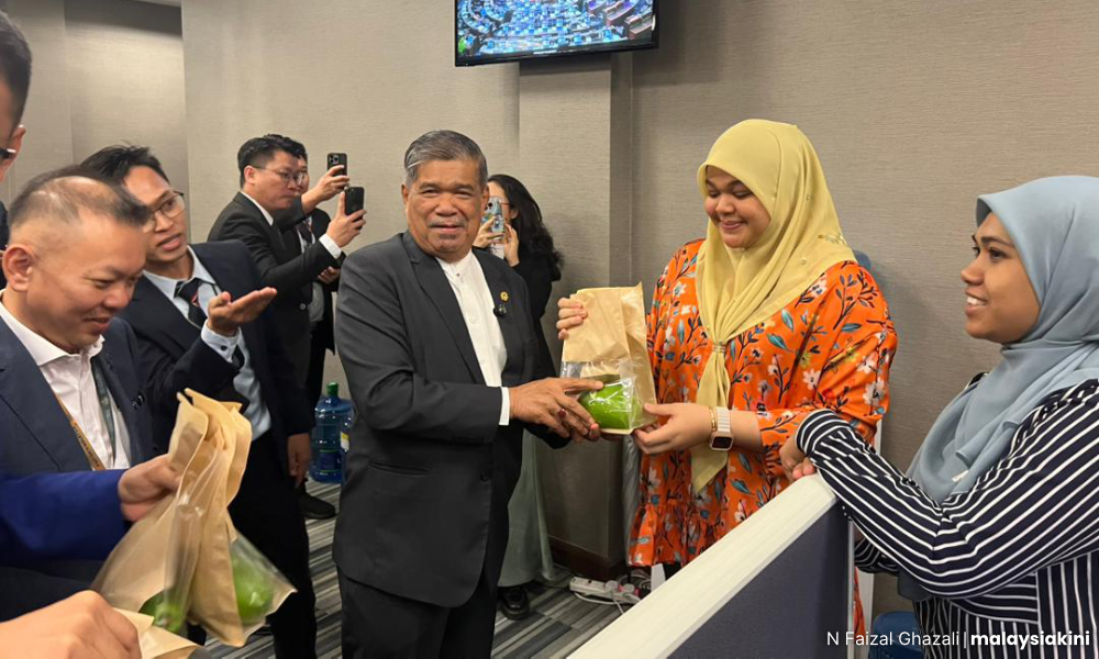 Menteri agih 300 biji avokado tempatan untuk wakil rakyat, media