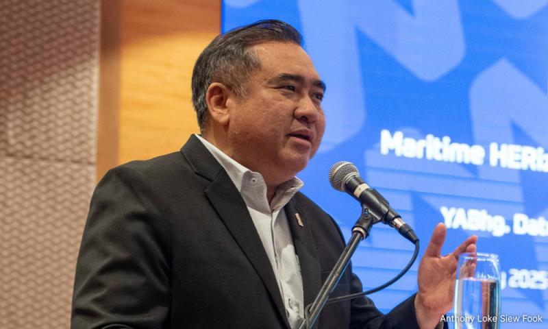 'Amat tidak sensitif' - Loke kecam protes veteran DAP guna tuala wanita