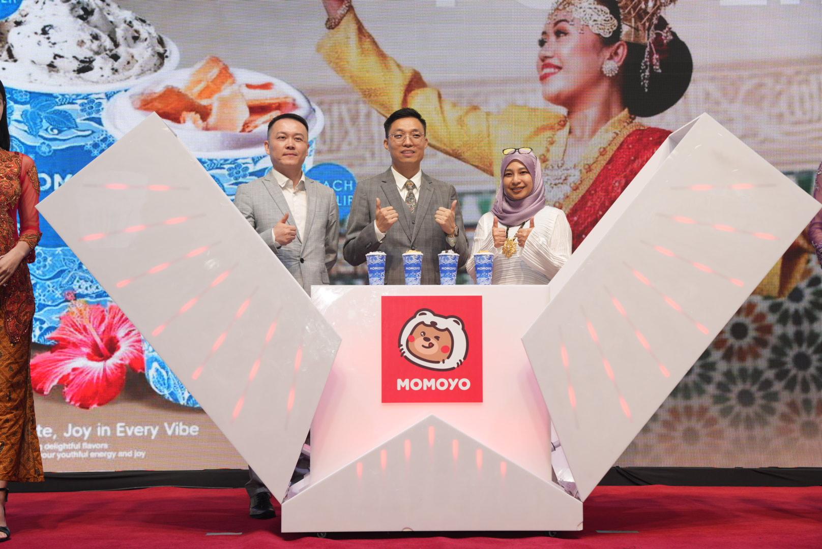MOMOYO lancar aiskrim YoFlip BATIK Edisi Terhad sempena Hari Kebangsaan