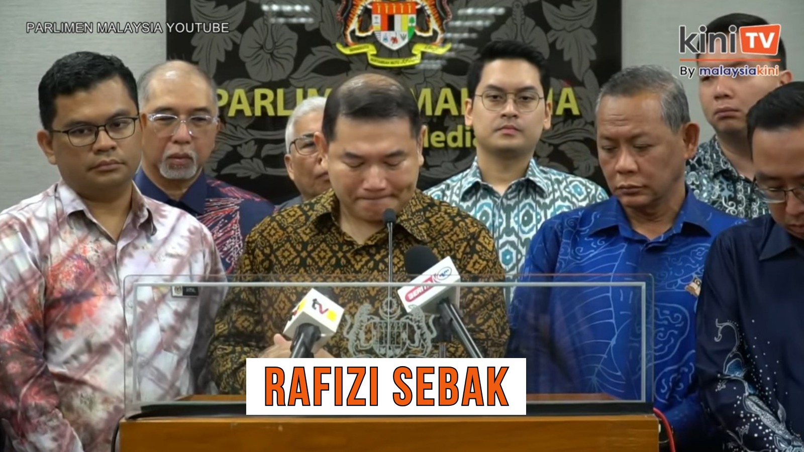 Anak diserang: Rafizi sebak ketika sidang media di Parlimen