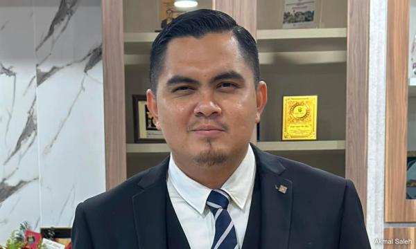 Top Story Umno Youth: 'Is alcohol good for people now, Putrajaya?' Does govt view alcohol as beneficial to health, social well-being, Akmal asks. a few seconds ago