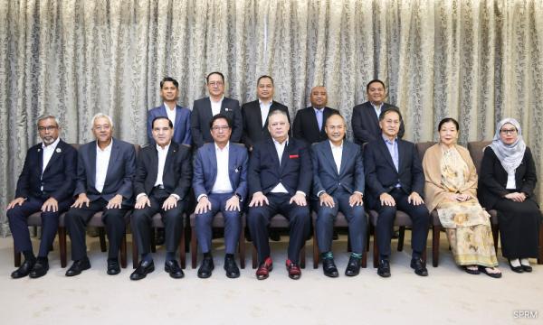 Six anti-corruption advisory board members receive appointment letters