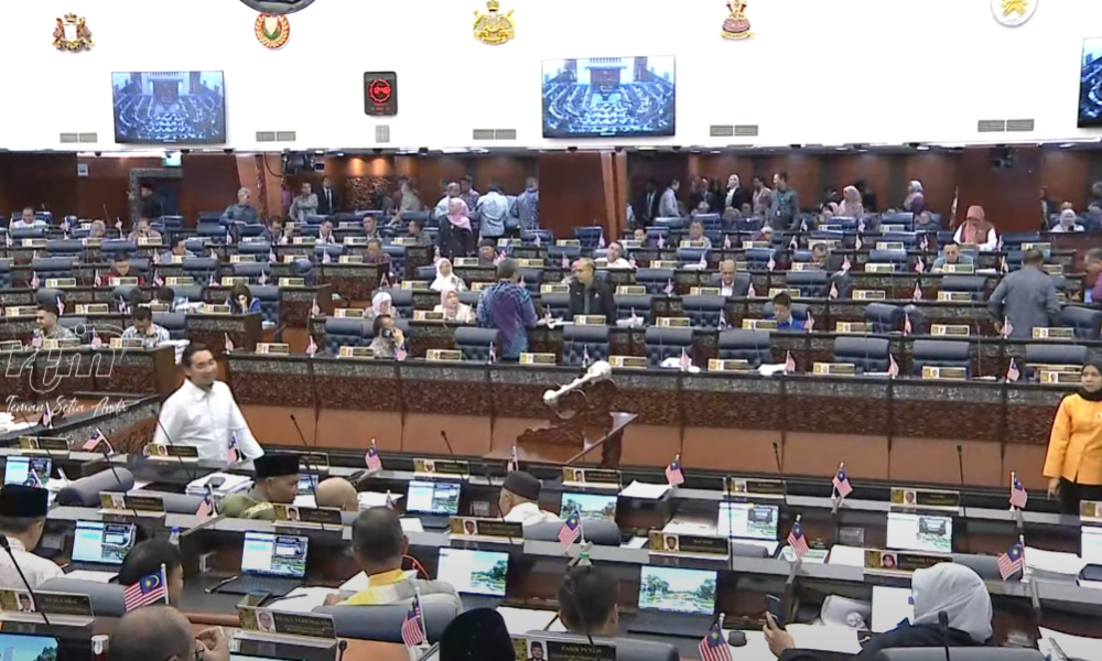 'Hamzah, lima lagi MP kini blok bebas, perlu pindah tempat duduk'