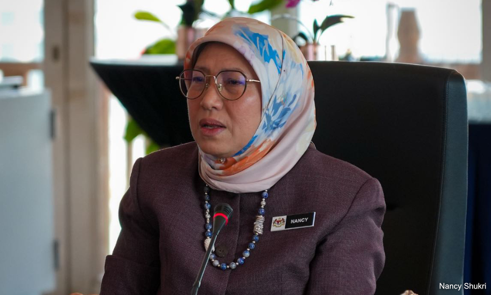 Sochli ayollar bilan porno video Erkakning eshagidagi sik