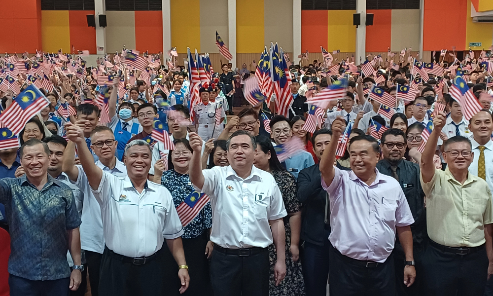 Loke: Don't politicise flag incident, let ministry probe it