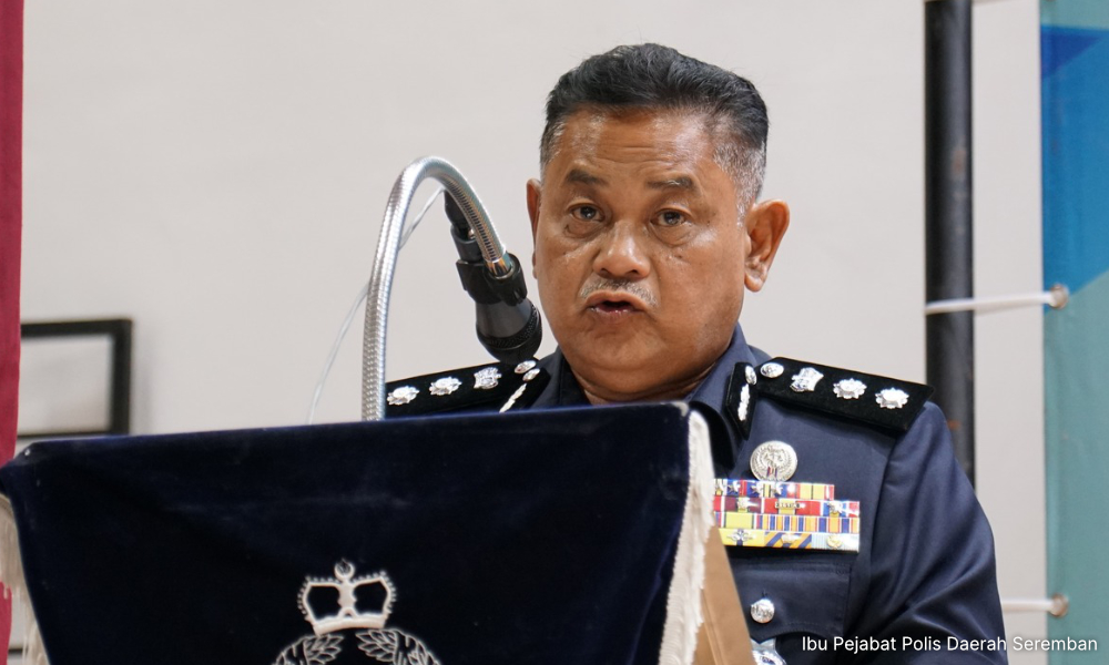 Viral photo of upside-down Jalur Gemilang at police HQ from 2016: Cops