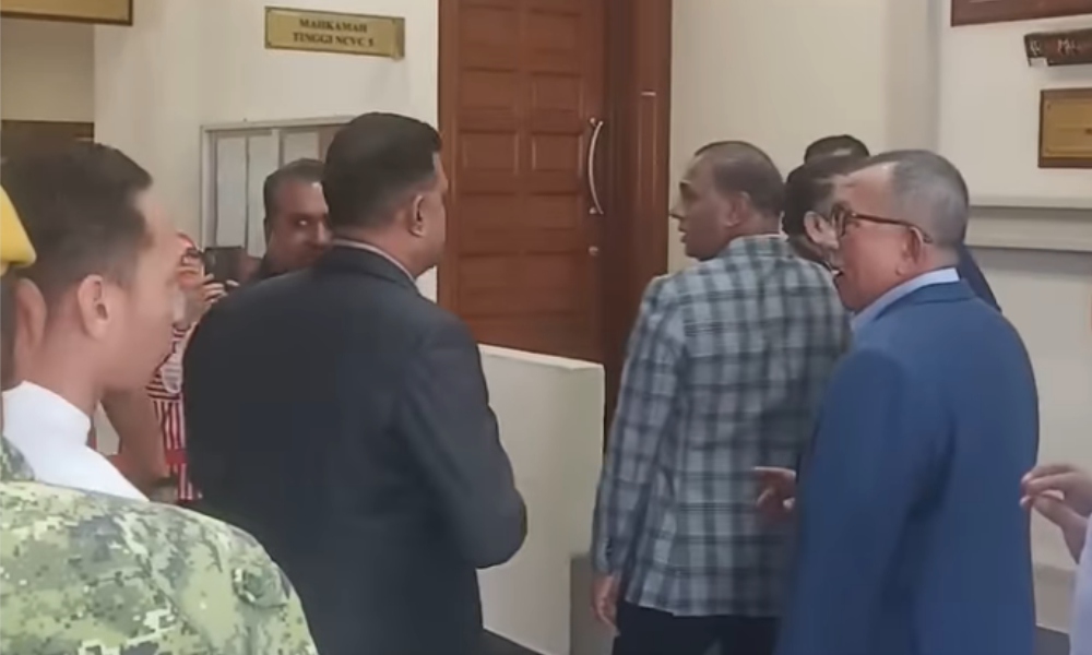 Pemimpin MIC ucap 'sayonara BN' masa jumpa Najib di mahkamah 1 3e3c2150a00b2ed2ab1928402a85c5ef
