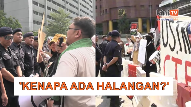 'Ini jalan kami!' - Protes halau Trump disekat ketika berarak