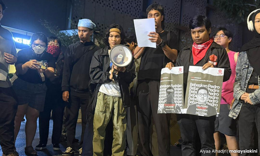 Kuntuman mawar dari KL buat korban demo di Indonesia 3 67b6bceb66f0c8a91117954ec2f90ec8