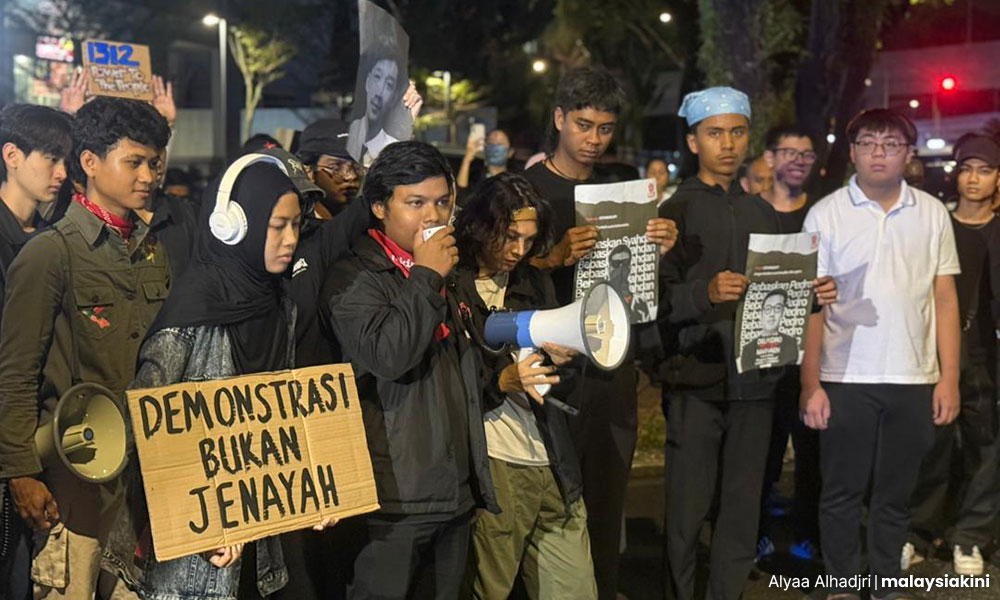 Kuntuman mawar dari KL buat korban demo di Indonesia 1 acfeede685a6130aff461ac83a9aa25f
