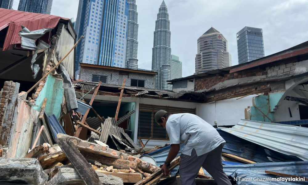 Rafizi ingatkan PAS peranan PN dalam pengusiran Kg Sg Baru 1 cbefc35a09fd23763089ec727c3d36f6