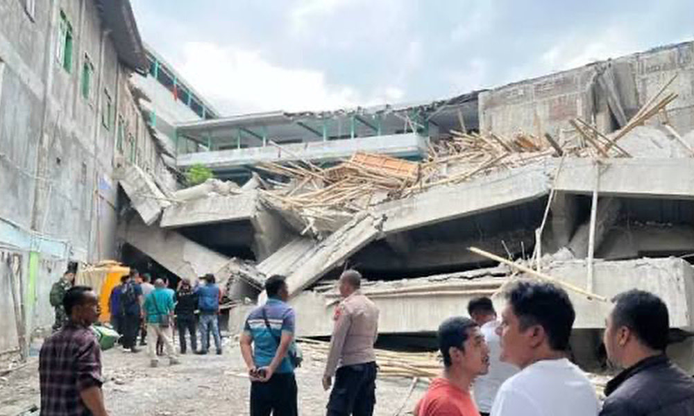 61 terbunuh dalam runtuhan bangunan sekolah agama di Indonesia 1 2767b9be8d689d6388c15658e2534a1c