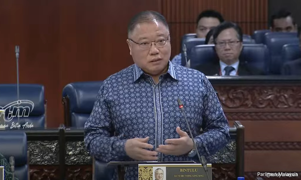 Demo depan Motac tuntut Tiong undur isu hidang arak 2 2e2ac7d48d27a5c667959cb5b553ea00