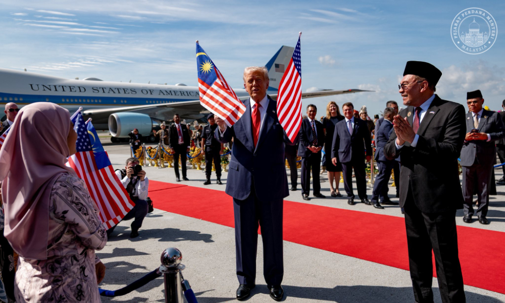 Video tarian Trump-Anwar raih sejuta ‘like’ Instagram, 21.5 juta tontonan 3 39bfb3088f923aa344a18b2d832fb0db