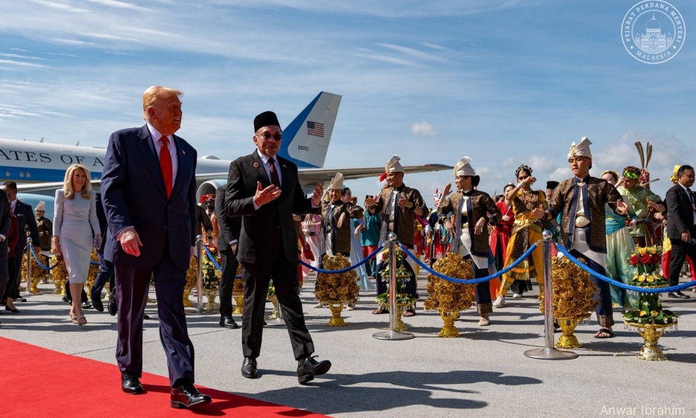 Video tarian Trump-Anwar raih sejuta ‘like’ Instagram, 21.5 juta tontonan 2 63b200c06f8c246d405728e45196a7f6