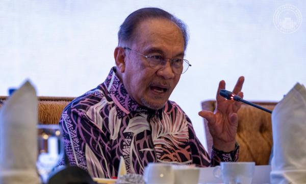Don't politicise race-based aid, Anwar says at Deepavali celebration