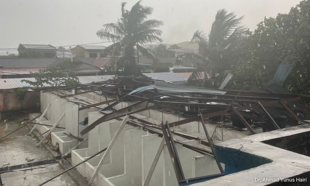 Pejabat DUN Sijangkang, surau Kafa runtuh akibat ribut 1 825c4341621fa1421a017f0d5be770cc