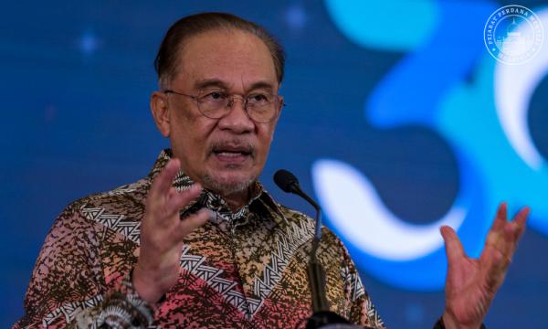 Leaders shouldn't panic, Anwar says when quizzed about Ewon quitting