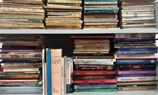 Penjual buku ditahan disyaki curi bahan langka perpustakaan