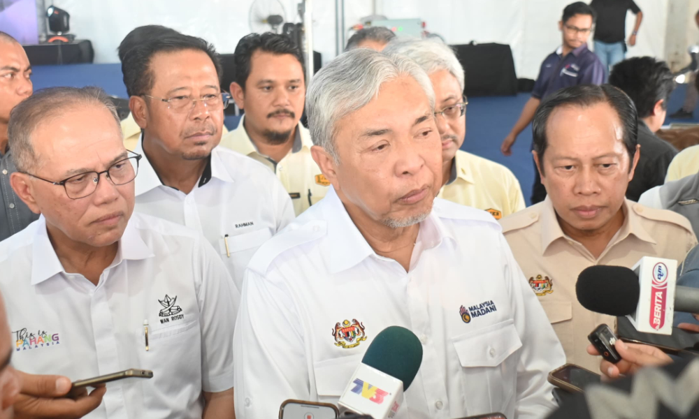 Zahid tegur negeri agih bantuan bencana 'ikut warna' 1 ad3e2a015a1fd597ee1c7bb86f327d20