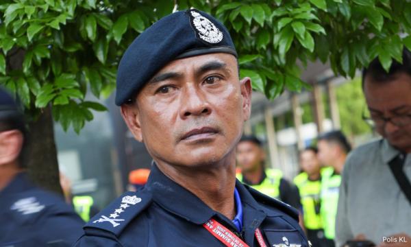 Ceroboh, khianat pusat hiburan: 12 lelaki ditahan polis