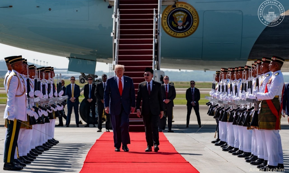 Video tarian Trump-Anwar raih sejuta ‘like’ Instagram, 21.5 juta tontonan 1 fa8f88f64274cdeb6ef0e23fd6054136