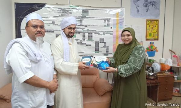 ULASAN | Sejarah kita: Menjarah atau menjajah?