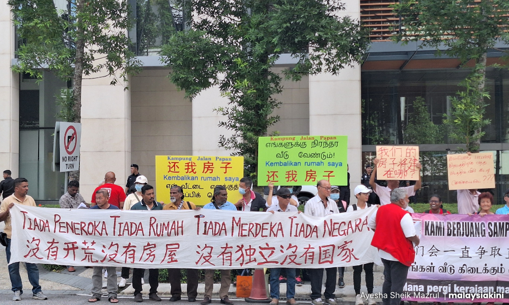 Kg Papan residents protest at BNM, demand promised homes