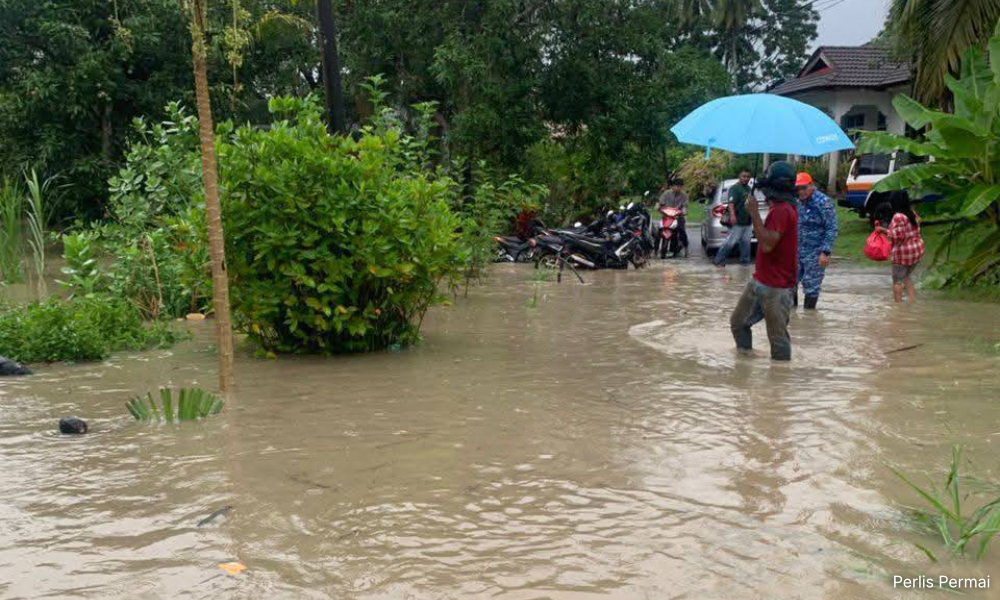 Flood chaos: Over 18,000 evacuated, landslides hit Klang Valley