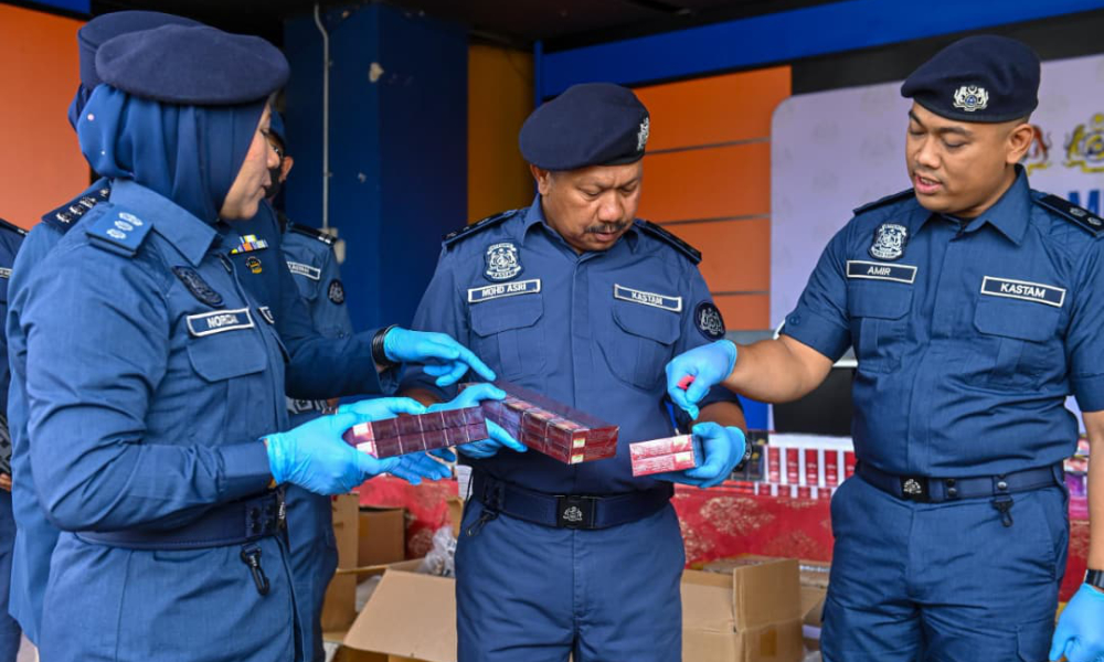 Jabatan Kastam Pahang lumpuhkan kegiatan jual rokok seludup 1 84a03181329dc04921b779b1fc094eaa