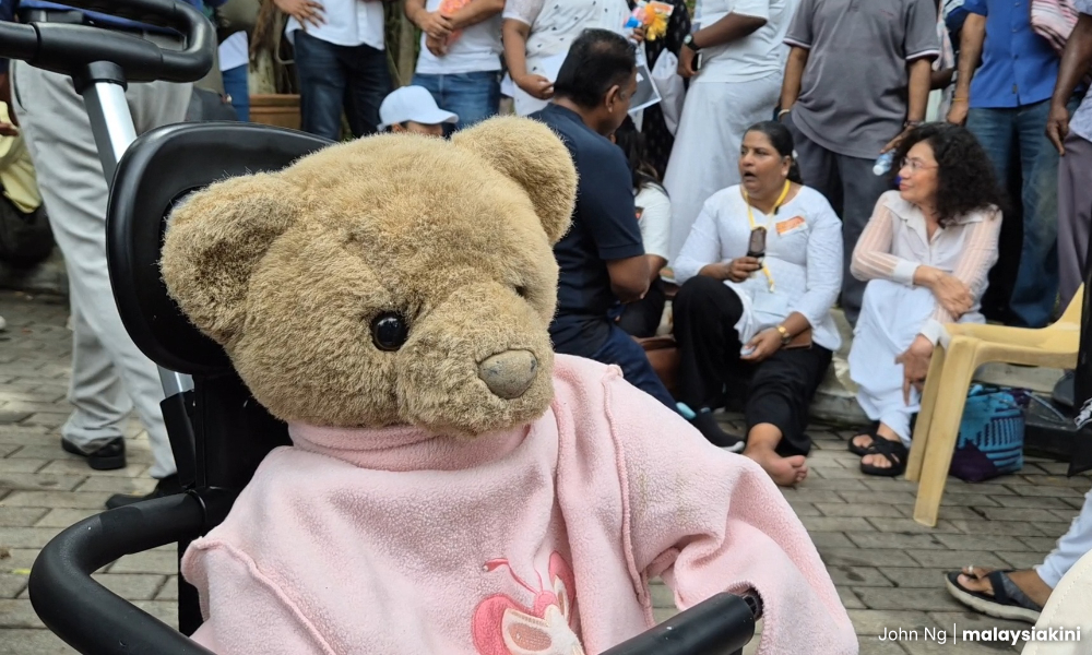 Ingat mahu bawa anak patung Prasana ke PMO
