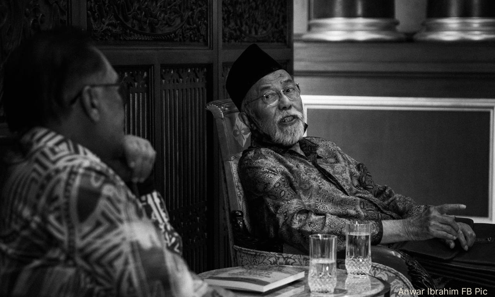 Prof Ahmat Adam kembali ke rahmatullah