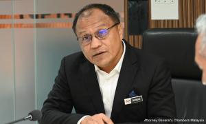 检长解释扎希案NFA，“证据削弱”