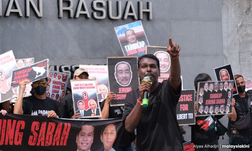 Tei demo depan SPRM, desak dakwa 'jerung' Sabah 3 cfbb5fb9c60e8eed63cd869765abc0a7