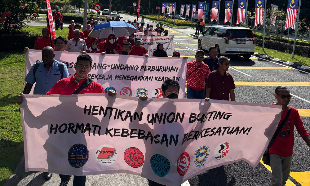 Groups hand memo to ministry over alleged inaction on union-busting