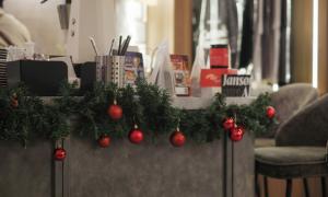 Pemuda DAP persoal larangan hiasan Krismas di premis halal di Melaka 