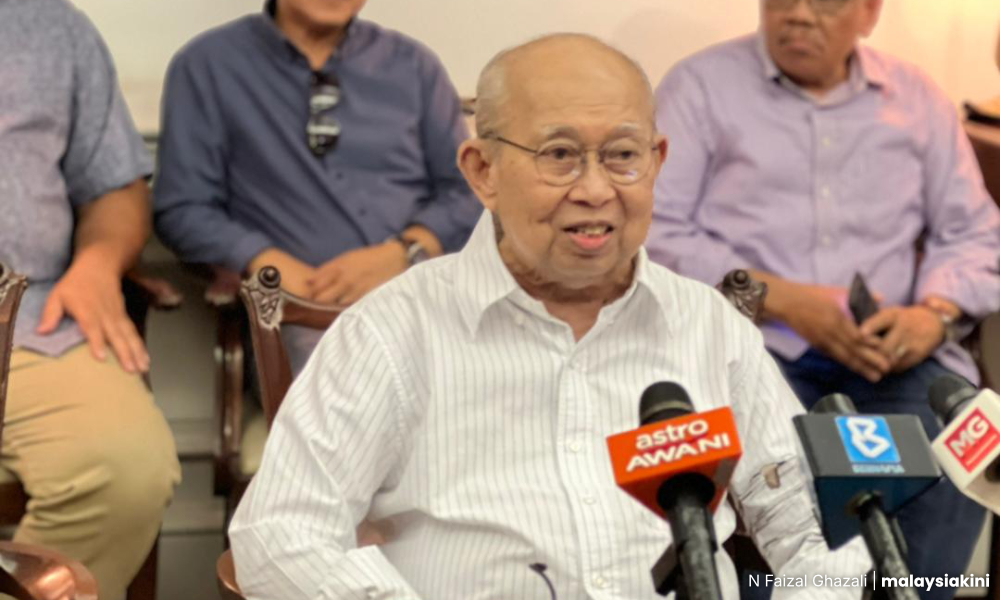 Agong may exercise pardon powers anywhere - Ku Li