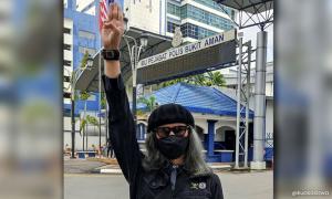 Cops release Fahmi, activist vows to keep speaking out
