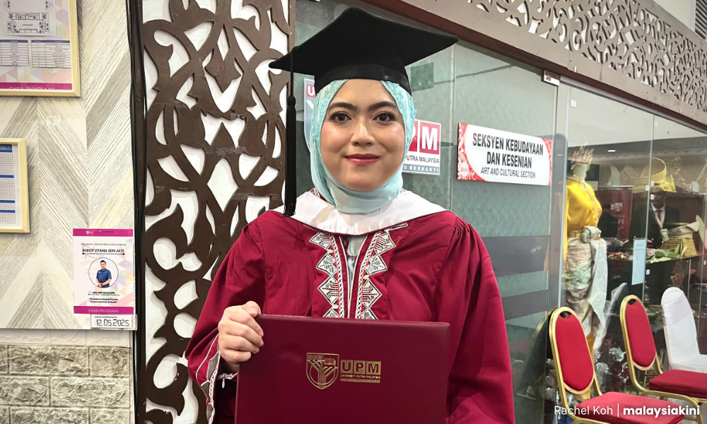 Graduan yatim piatu 'berperang' rasa bangga, pilu di hari konvokesyen