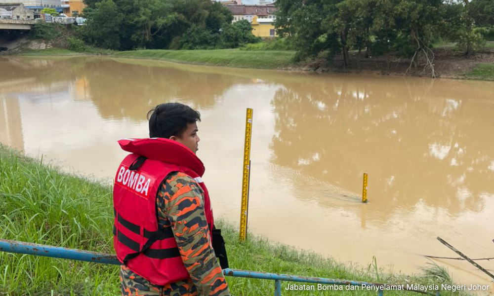 Continuous rain warning at danger, severe levels in east peninsula, Johor