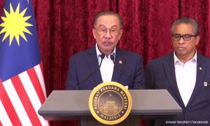 内阁改组两人除名，佐哈里掌贸工，阿克玛管经济部