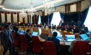 论者相信内阁重组意在安内，维持政府公正党稳定