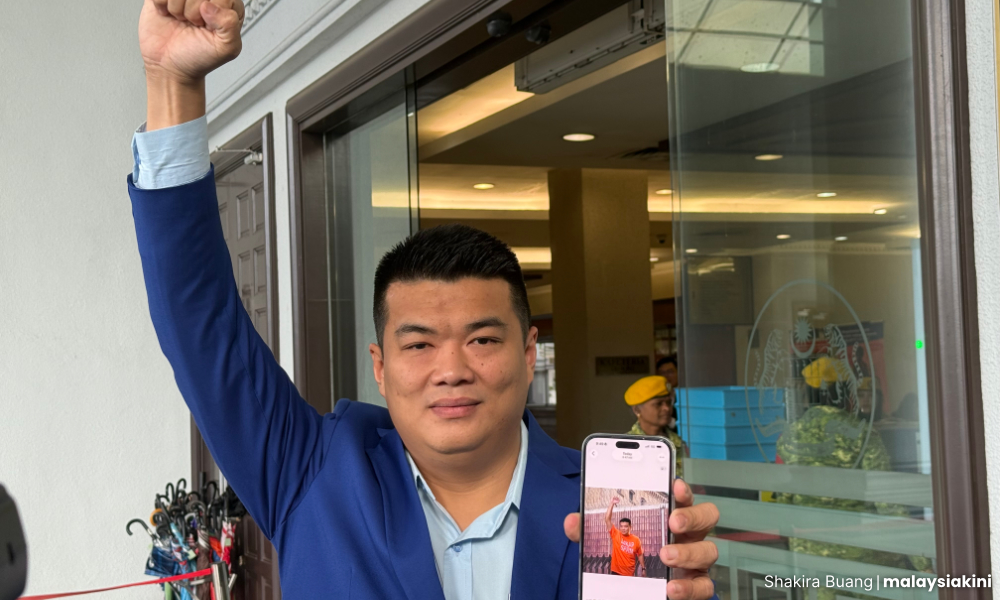 Albert files civil suit against Azam, MACC over orange lockup attire