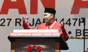 'Nice father' Zahid says loves 'mischievous child' Akmal