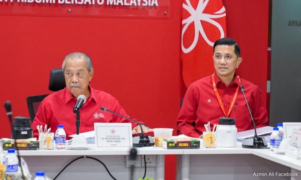 Azmin disappointed Muhyiddin kept Bersatu leaders in dark about quit plan