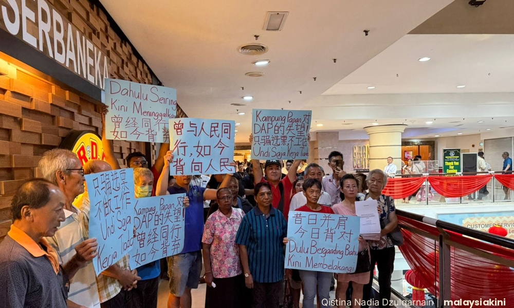 Kg Papan residents rally at DAP convention, accuse party of failing them