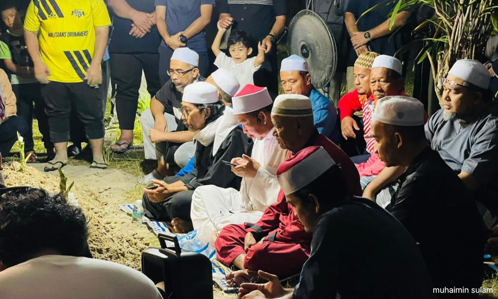 KOLUM | Mengiringi perjalanan terakhir emak